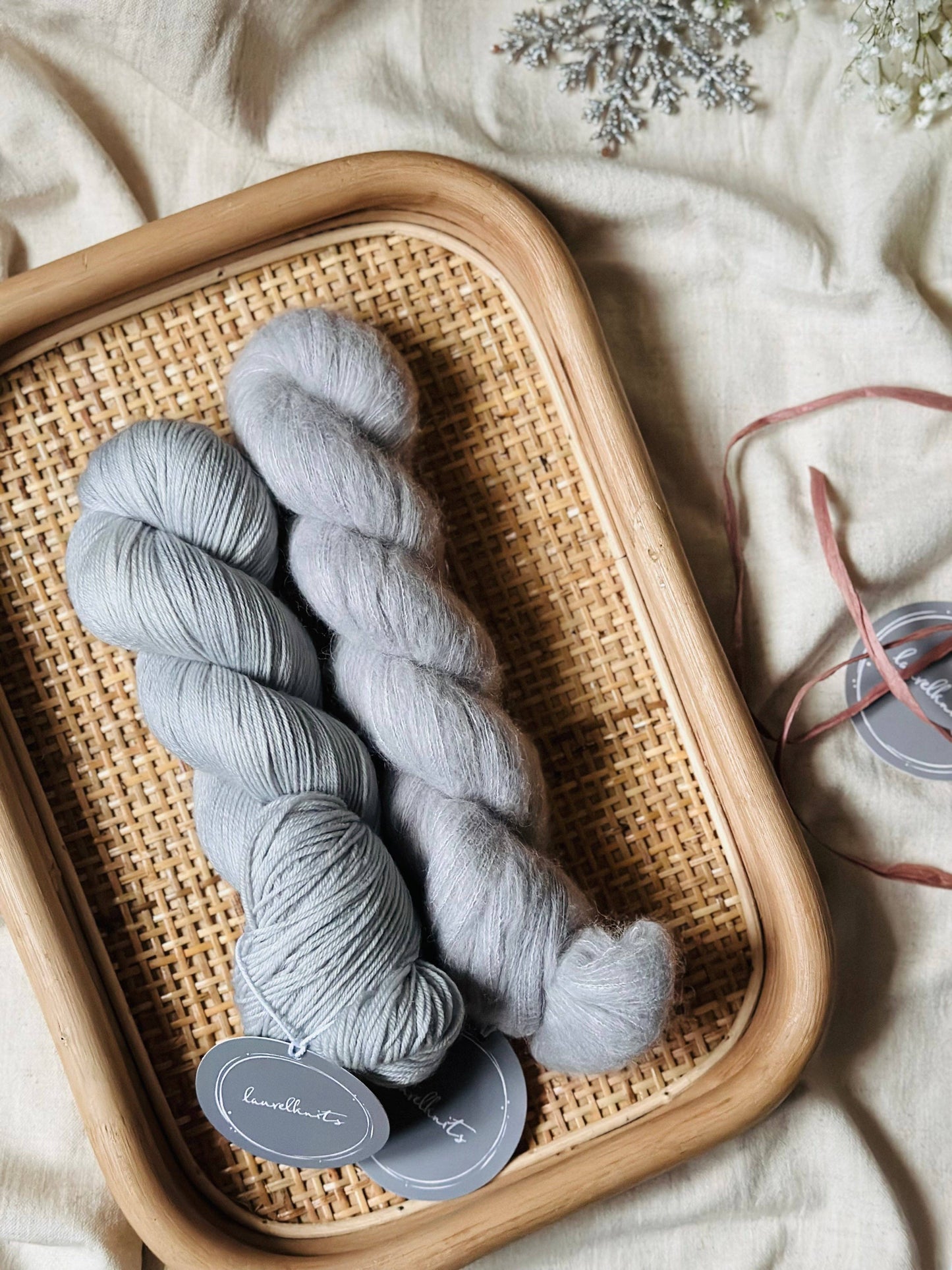 Gift box / Yarn + MITTEN Knitting Pattern