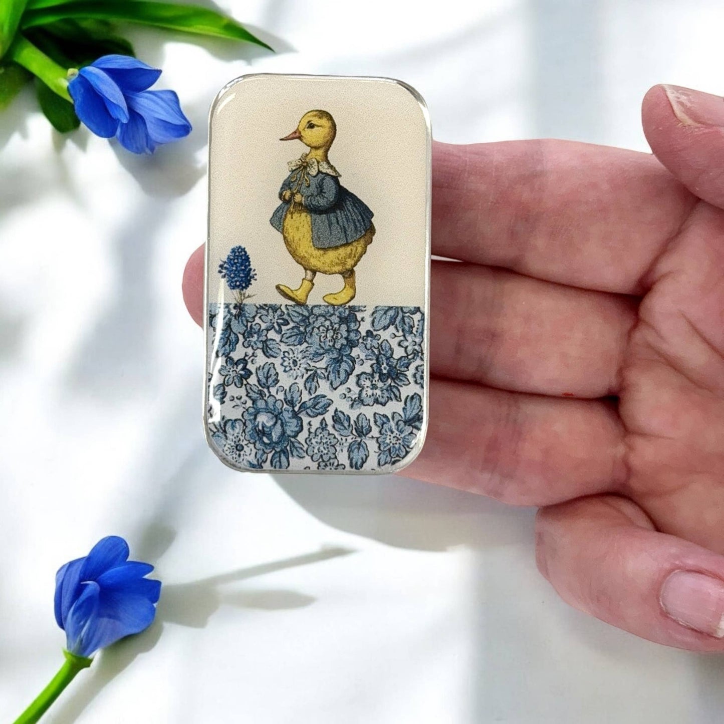 Duck and flower notions tin