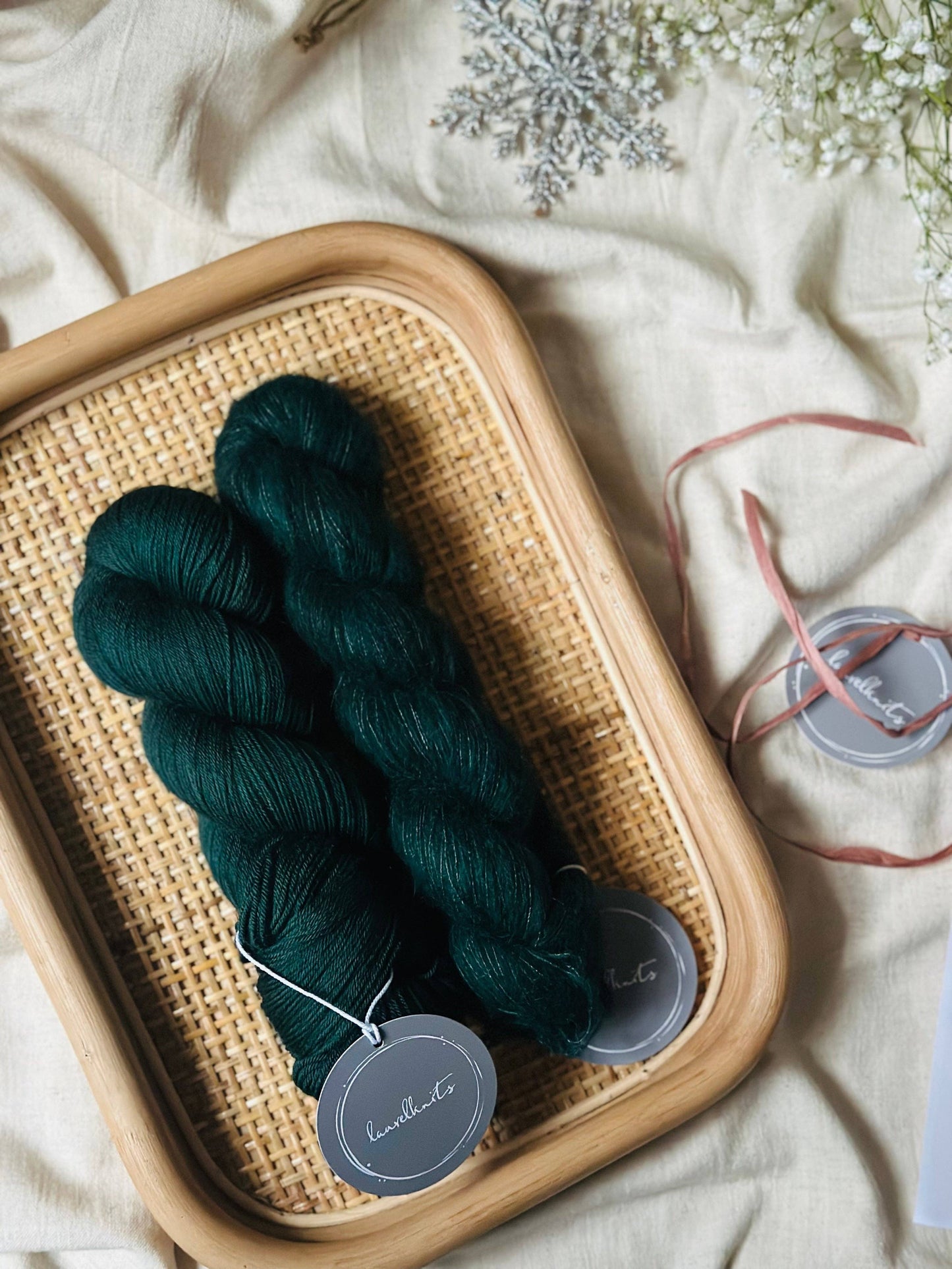 Gift box / Yarn + MITTEN Knitting Pattern