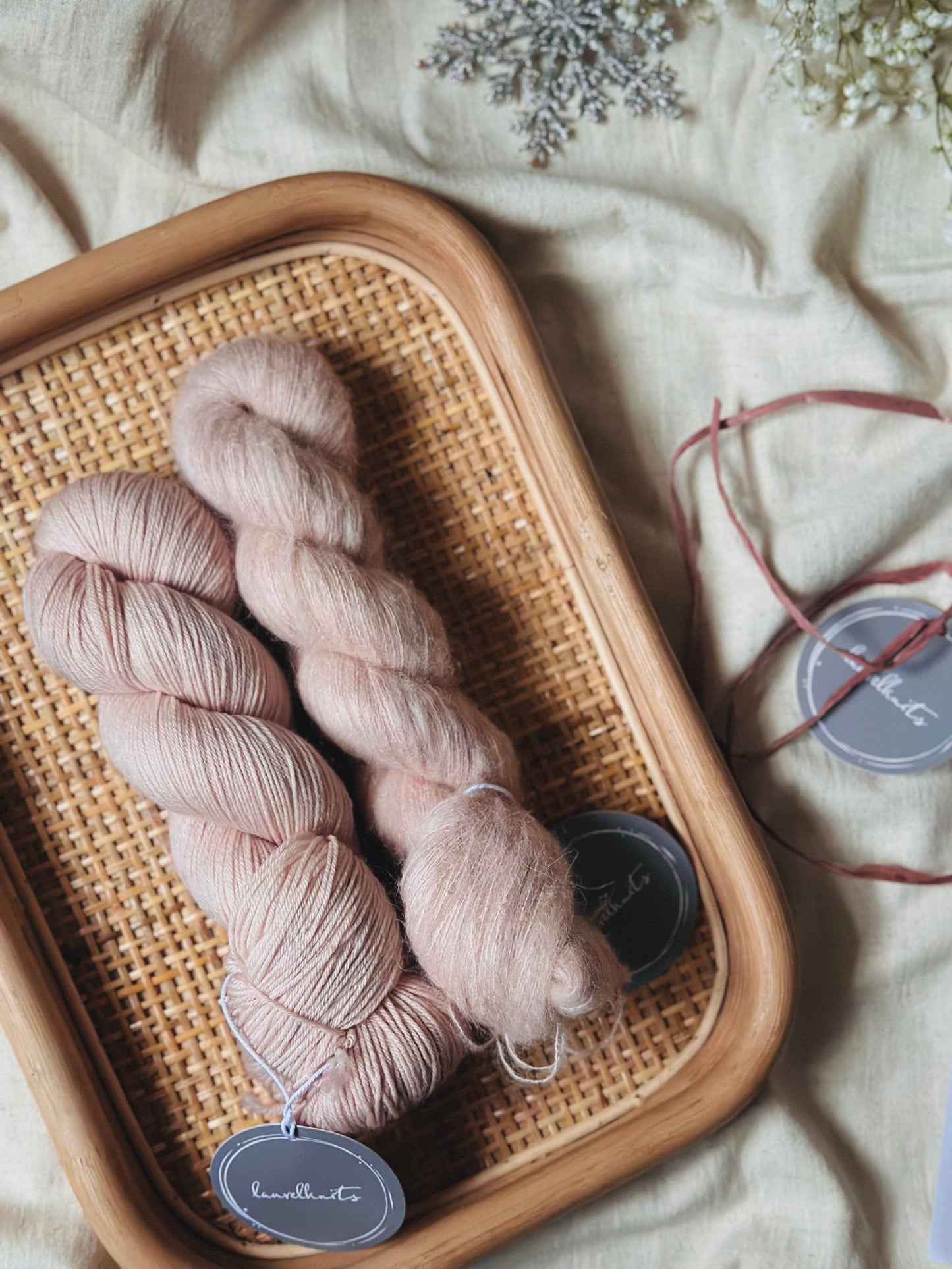 Gift box / Yarn + MITTEN Knitting Pattern