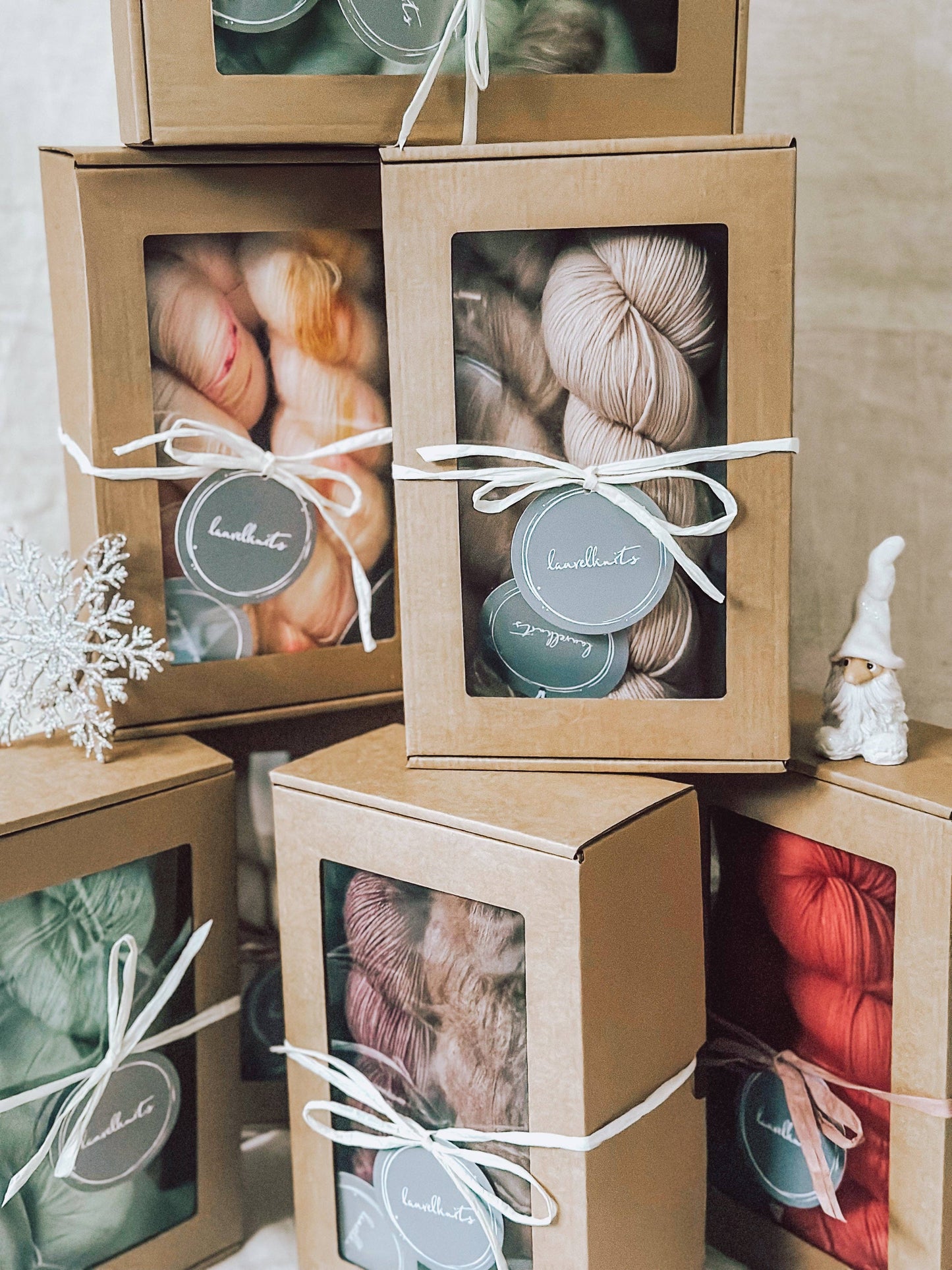 Gift box / Yarn + MITTEN Knitting Pattern