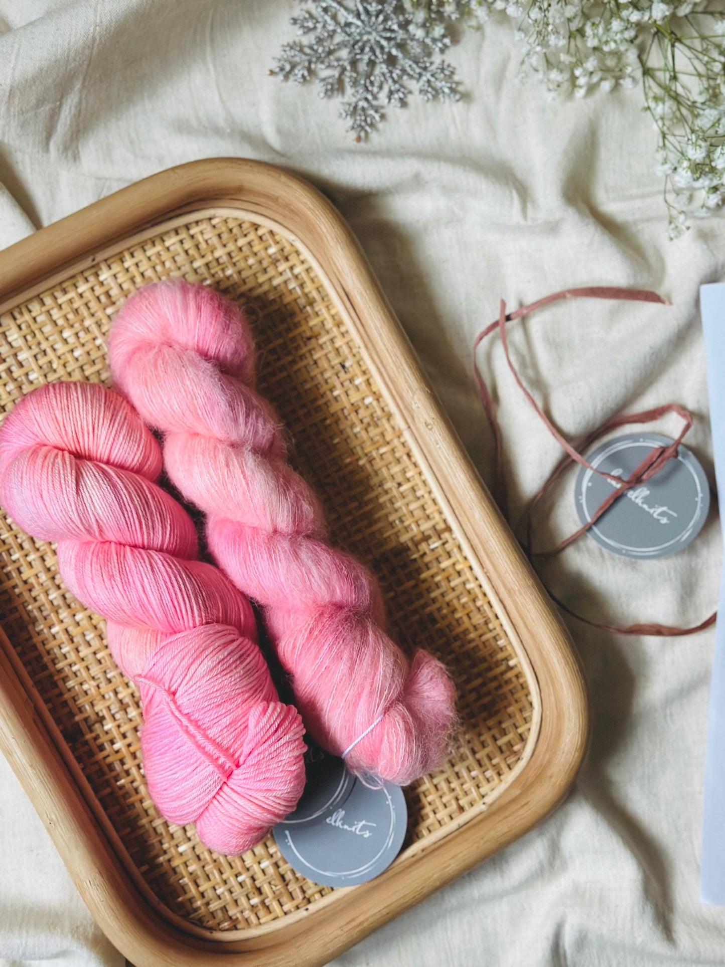 Gift box / Yarn + MITTEN Knitting Pattern