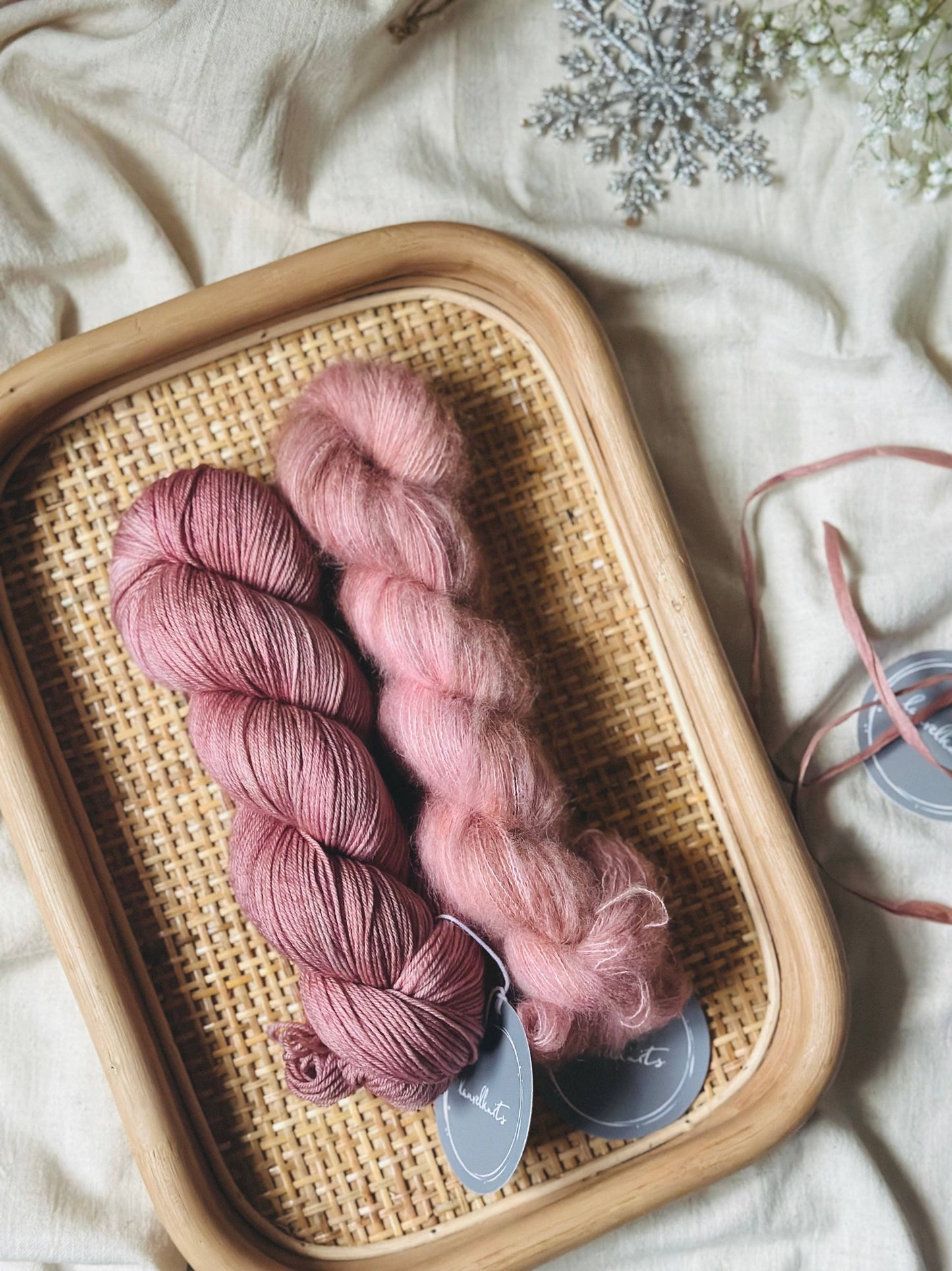 Gift box / Yarn + MITTEN Knitting Pattern