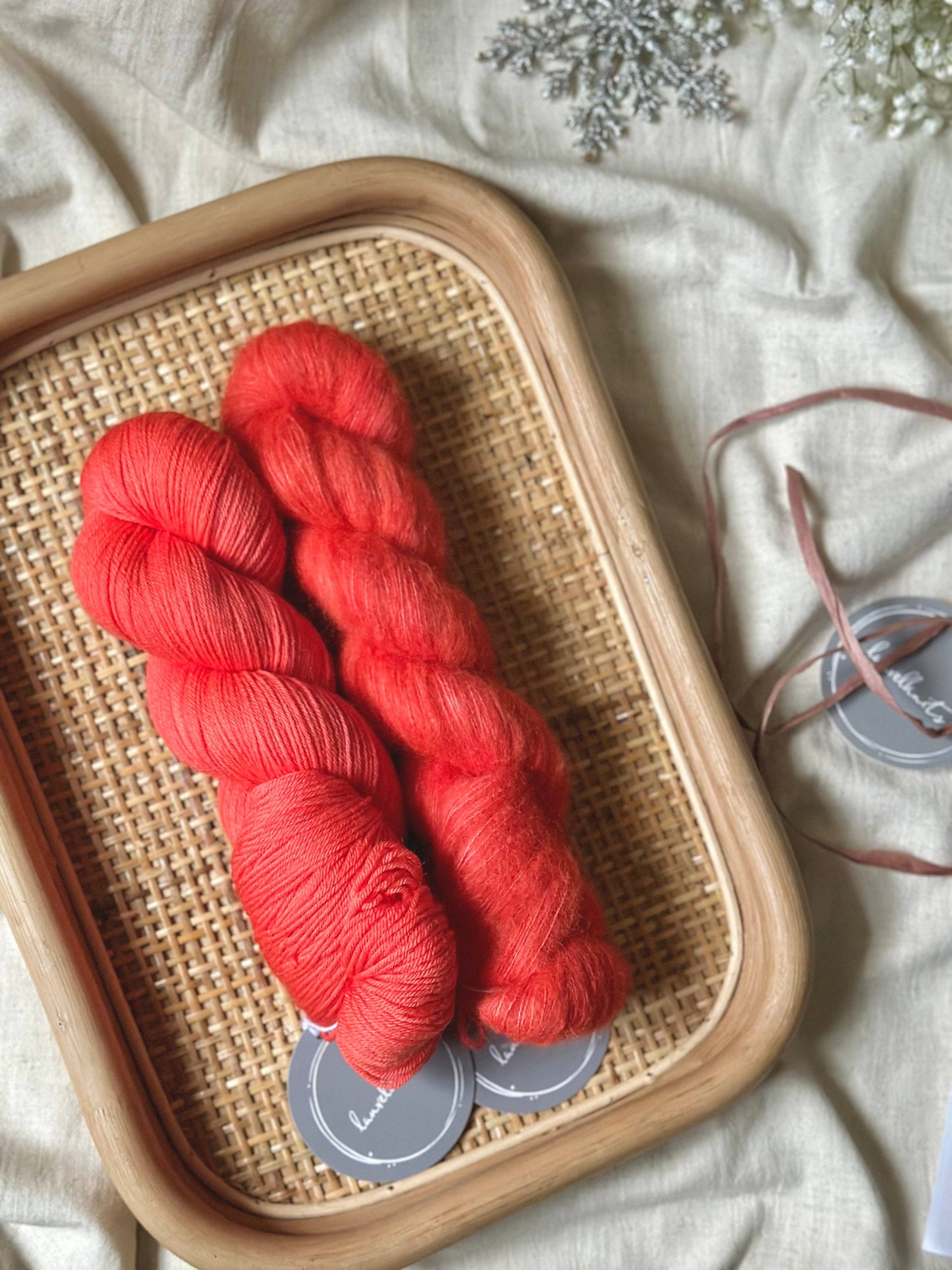 Gift box / Yarn + MITTEN Knitting Pattern