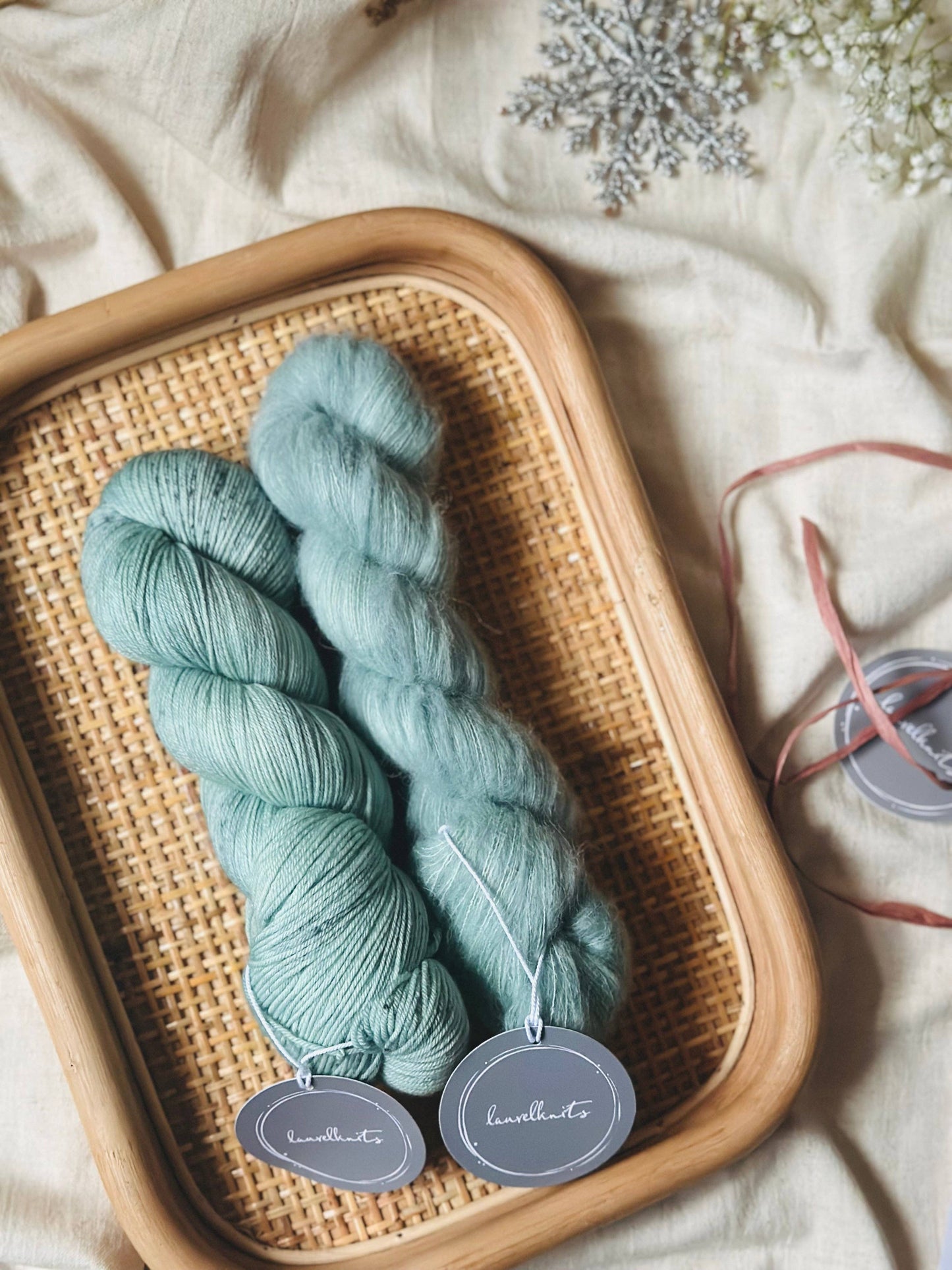 Gift box / Yarn + MITTEN Knitting Pattern