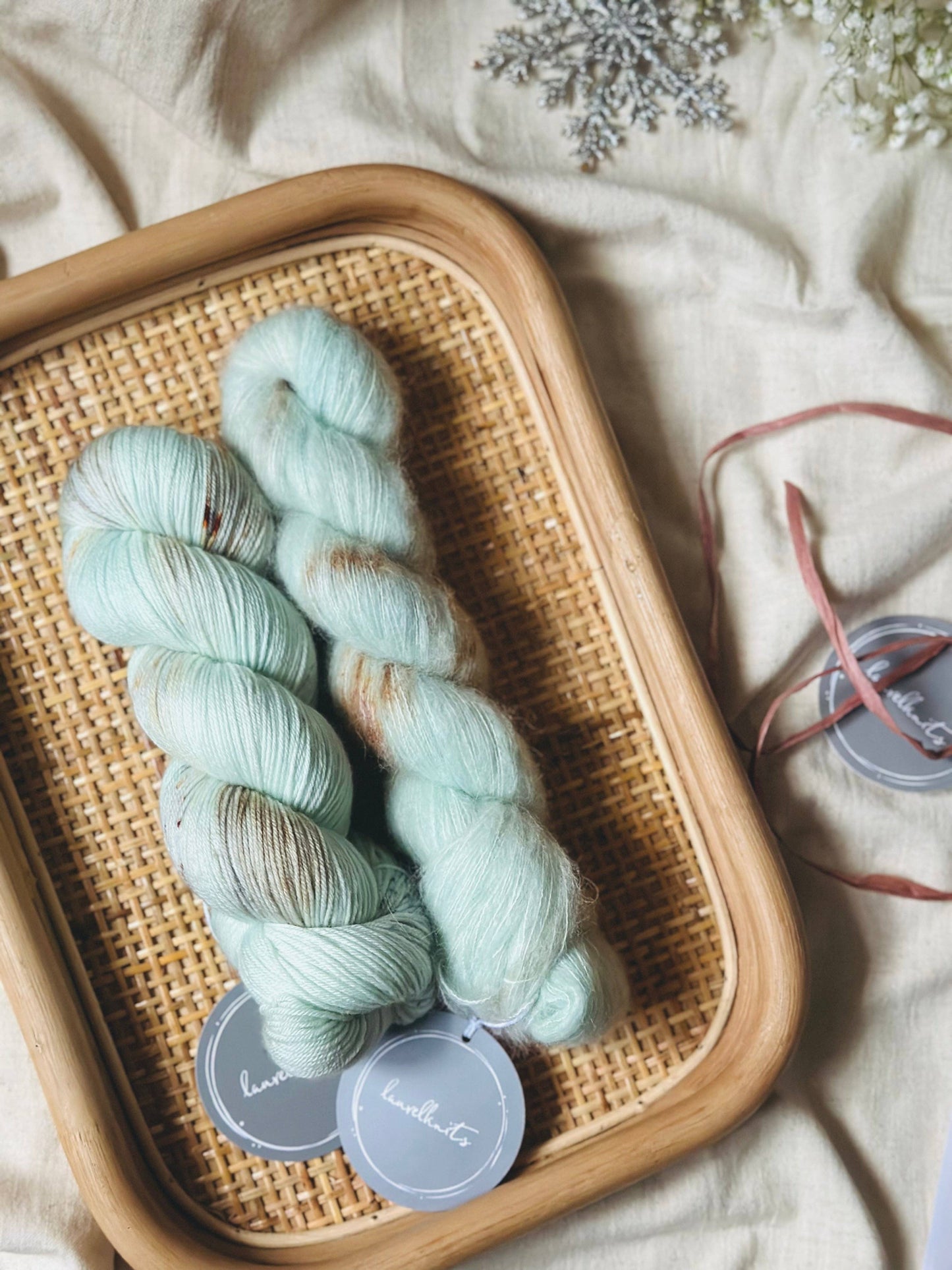 Gift box / Yarn + MITTEN Knitting Pattern